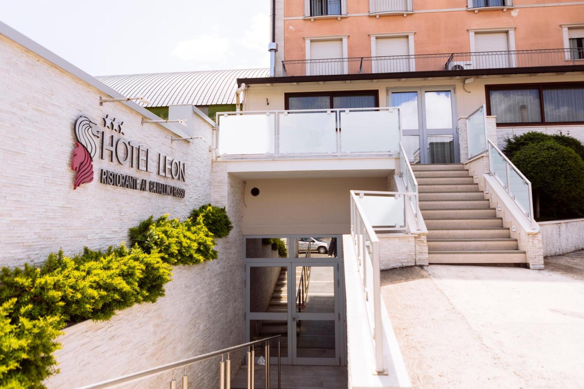 Hotel Leon - Ristorante Al Cavallino Rosso San Giovanni Rotondo Buitenkant foto